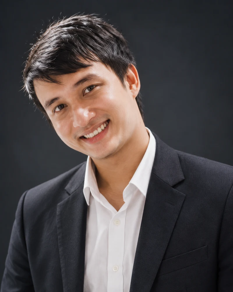 Professional portrait of Son Pham